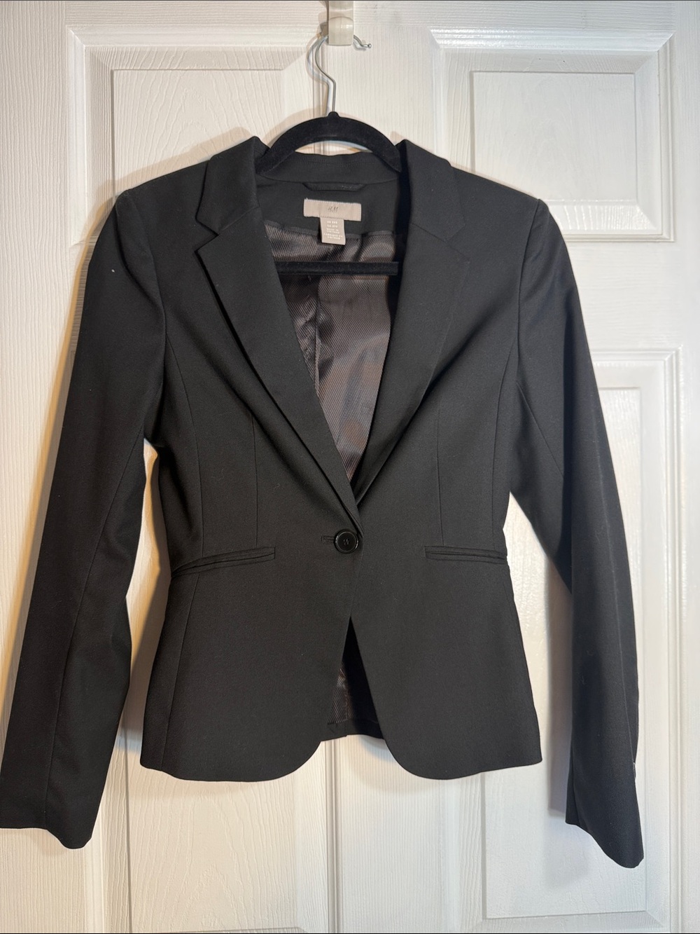 H&M Black Women’s Single-Button Blazer
